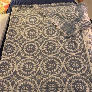 Designer winter queens bed cover